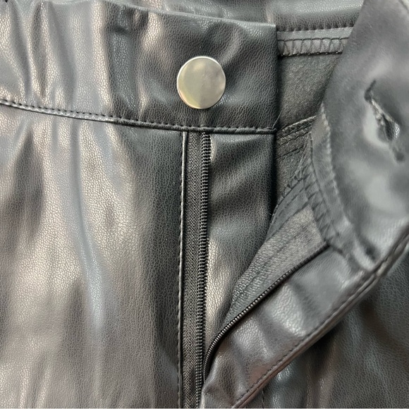 Black Vegan Leather Skinny Pants Leggings Women's Size S/M NWOT - Picture 3 of 6